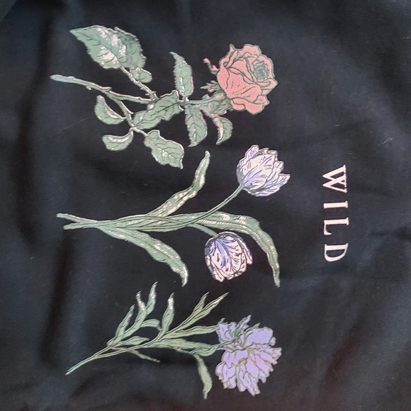 WILD Flower Graphic Crewneck Pullover Sweatshirt NWT Womens Juniors - Picture 2 of 2